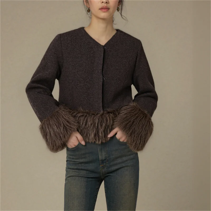 

Fall 2025 Fashion Trend: Women's Artificial Fur Effect Patchwork Knit Jacket