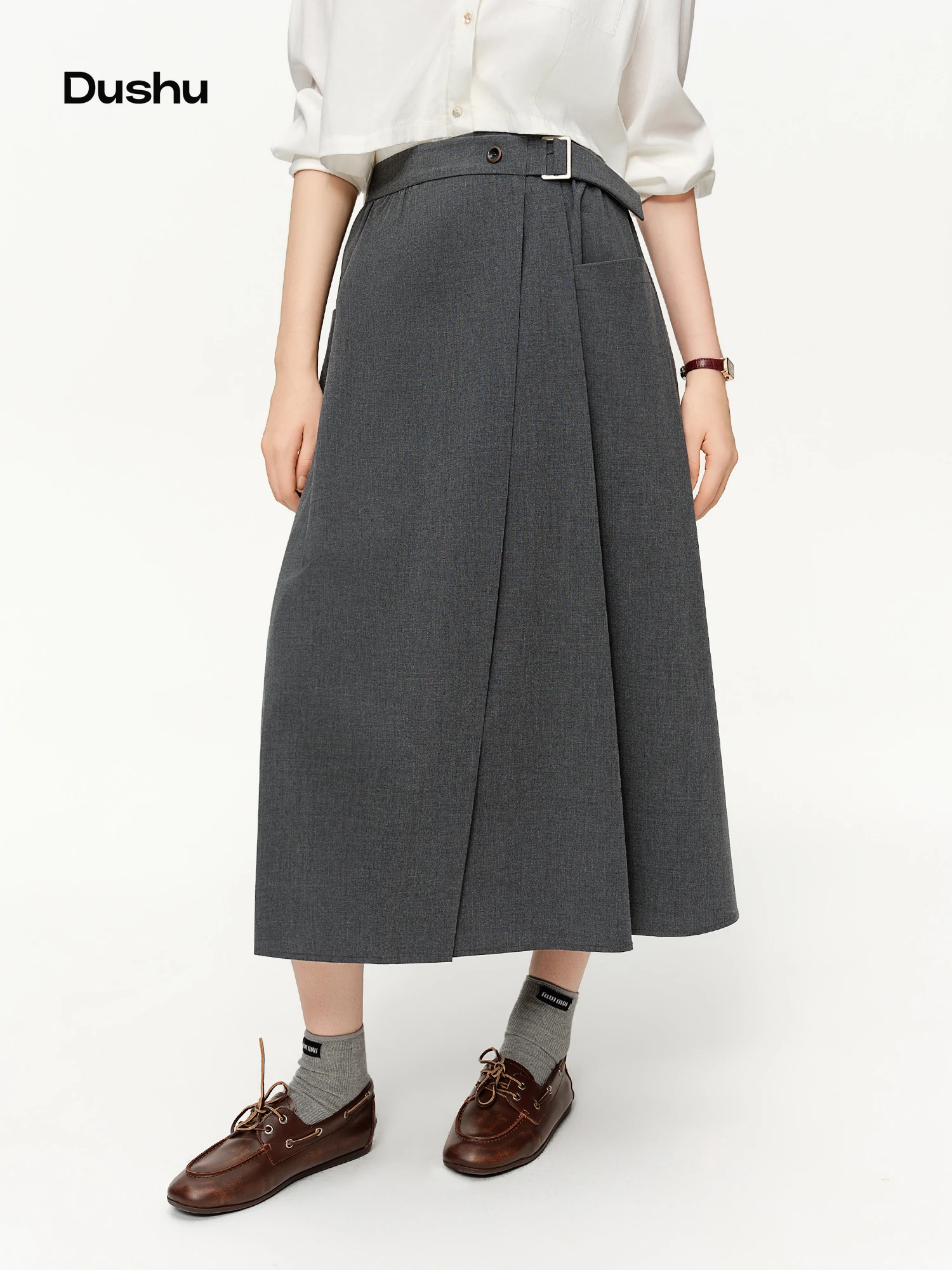 DUSHU Hoge taille afslankende midi-rok Nieuwe lente 2026-stijl Grijs Halverwege de kuit Effen Eenvoudig geplooid Woon-werkverkeer All-match Koreaans