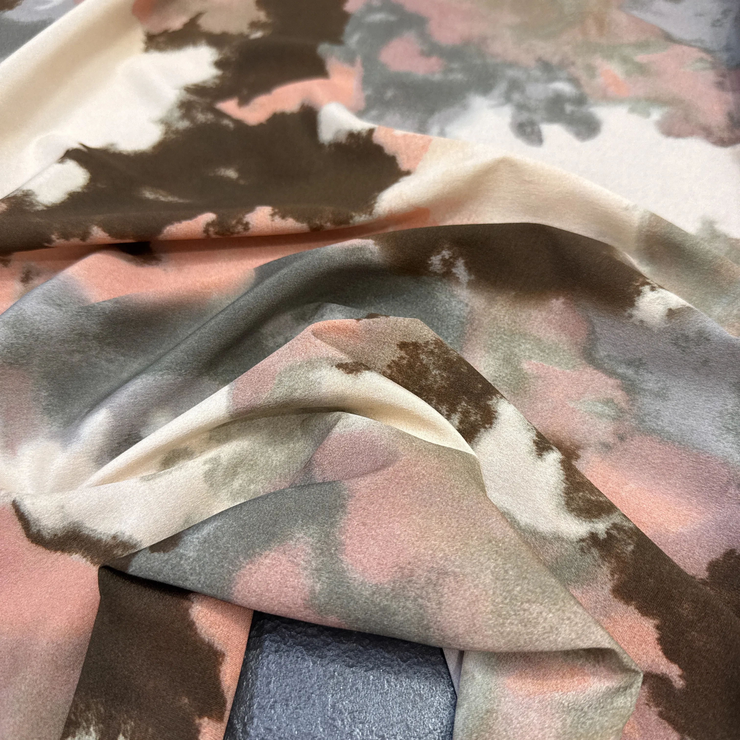 Printed Stretch Gray Pink Silk Crepe de Chine Fabric for DIY Sewing Summer Dress Pajamas Soft Comfortable Silk Fabric FR7011