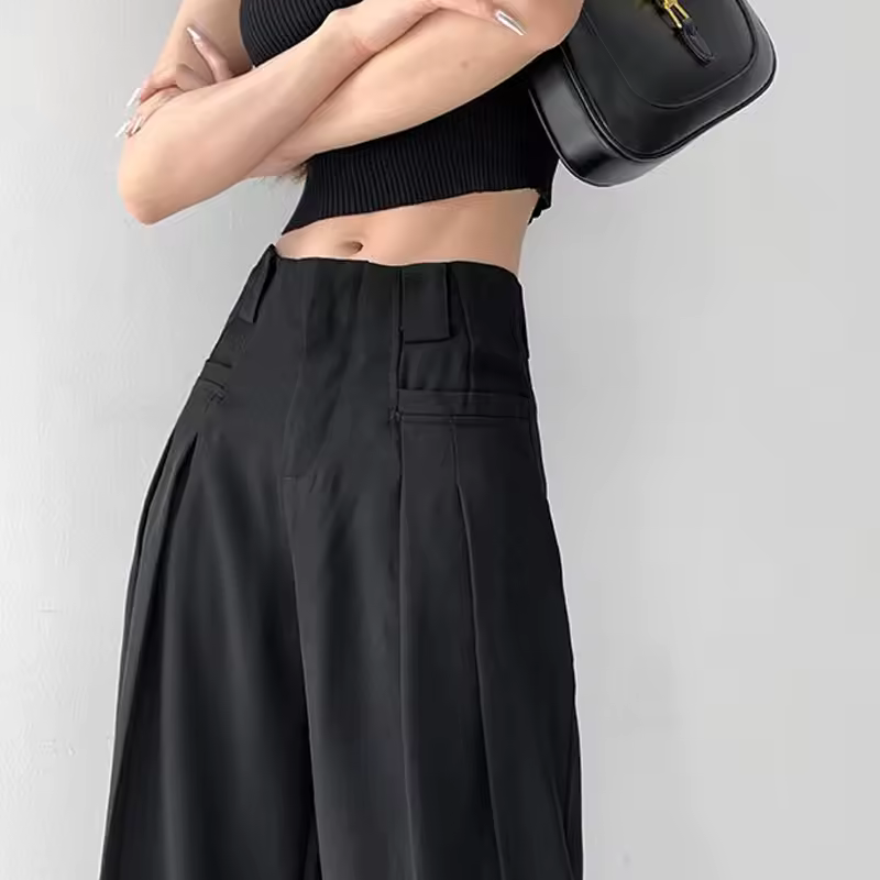 High-waisted trousers for a capsule wardrobe