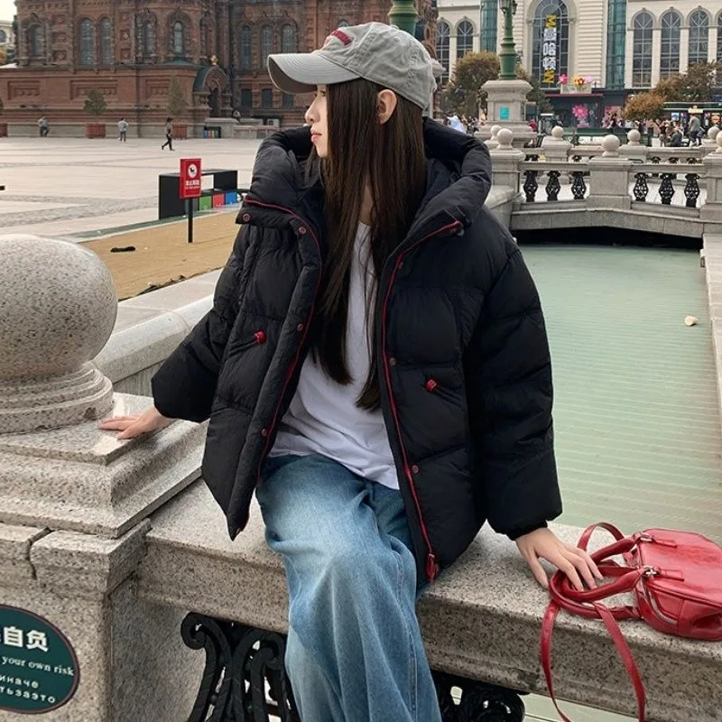 Nueva Chaqueta de algodón con capucha de invierno para mujer, Chaqueta de algodón ligera de lujo con diseño de nube, Parker grueso con capucha a la moda para mujer