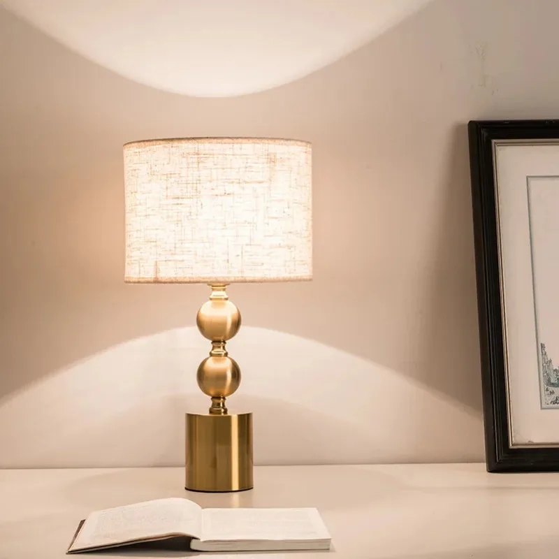 Modern Simple Golden Bedroom Model Room Villa Guest Room Cloth Cover Lamp Luxury Metal Table Lamp