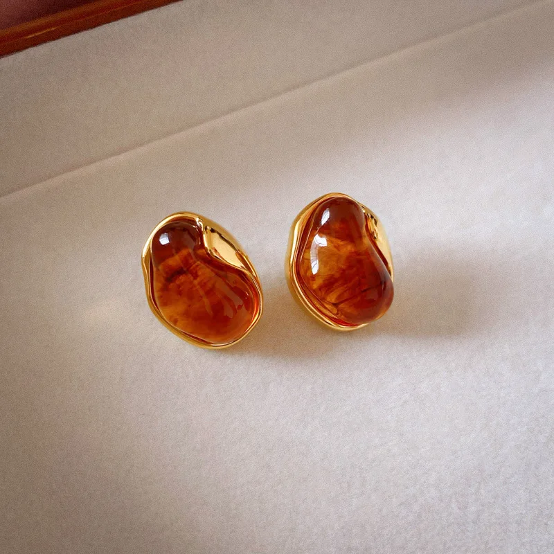 European and American cross-border earrings with a high-end feeling, small and unique earrings for women.
