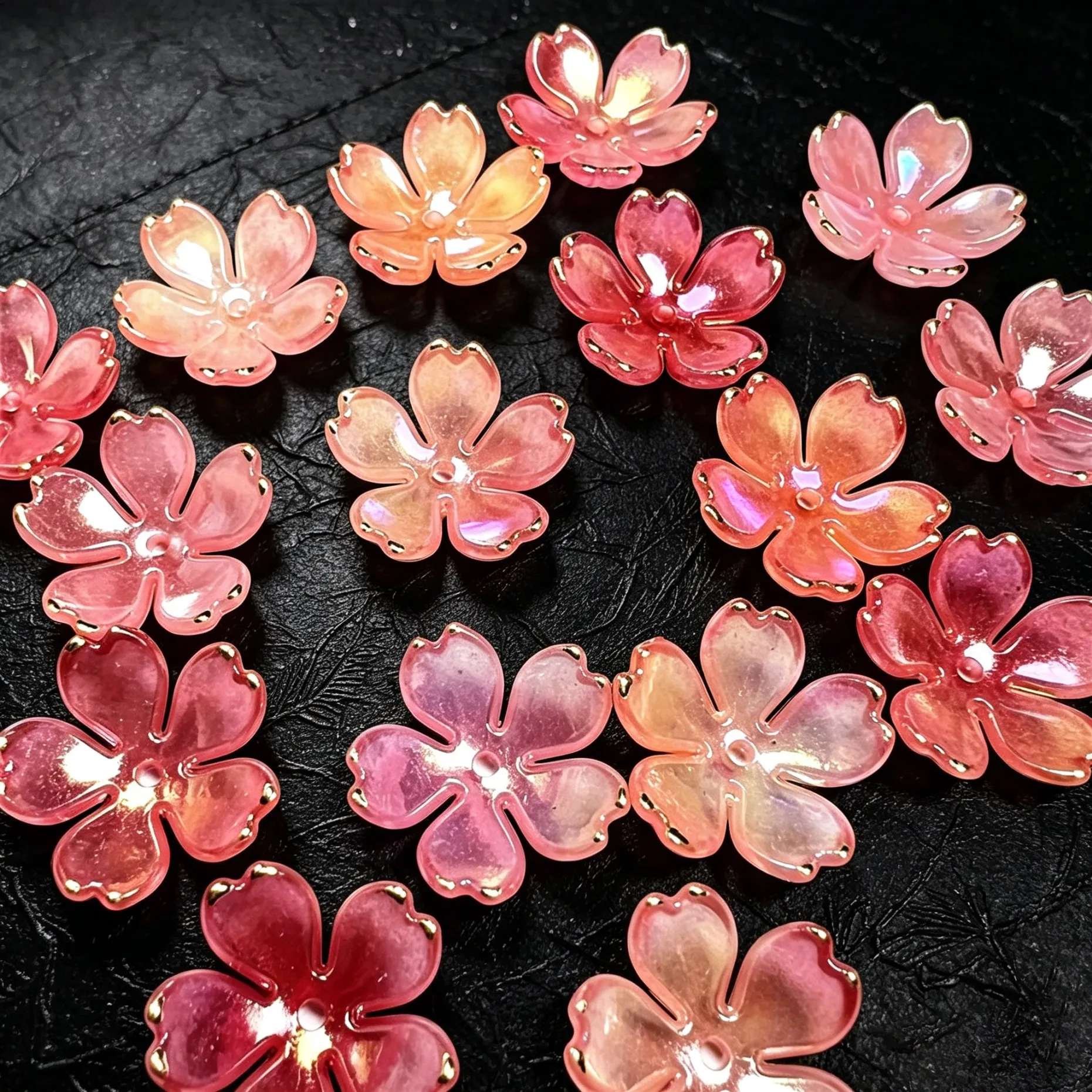 50 Stück Kirschblüten-Acryl-Blumenperlen, lose Abstandshalterperlen für DIY-Armbänder, Ohrringe, Haarschmuck, Zubehör für die Schmuckherstellung – Detail 1