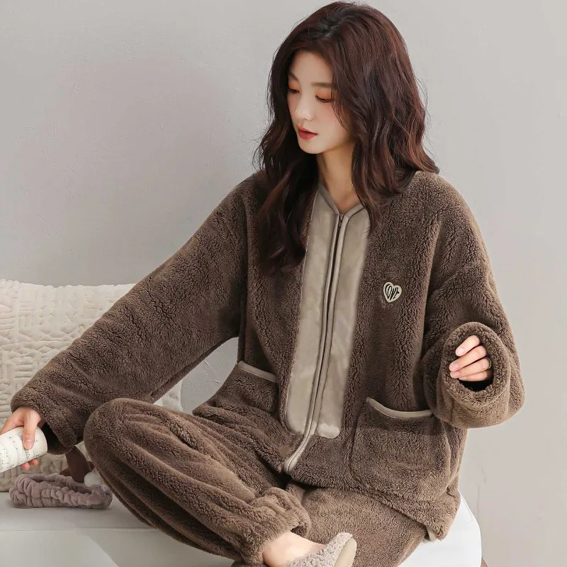 

Элегантный домашний комплект из кораллового флиса для женщин: утепленная пижама для осени/зимы, которую можно носить на улице
