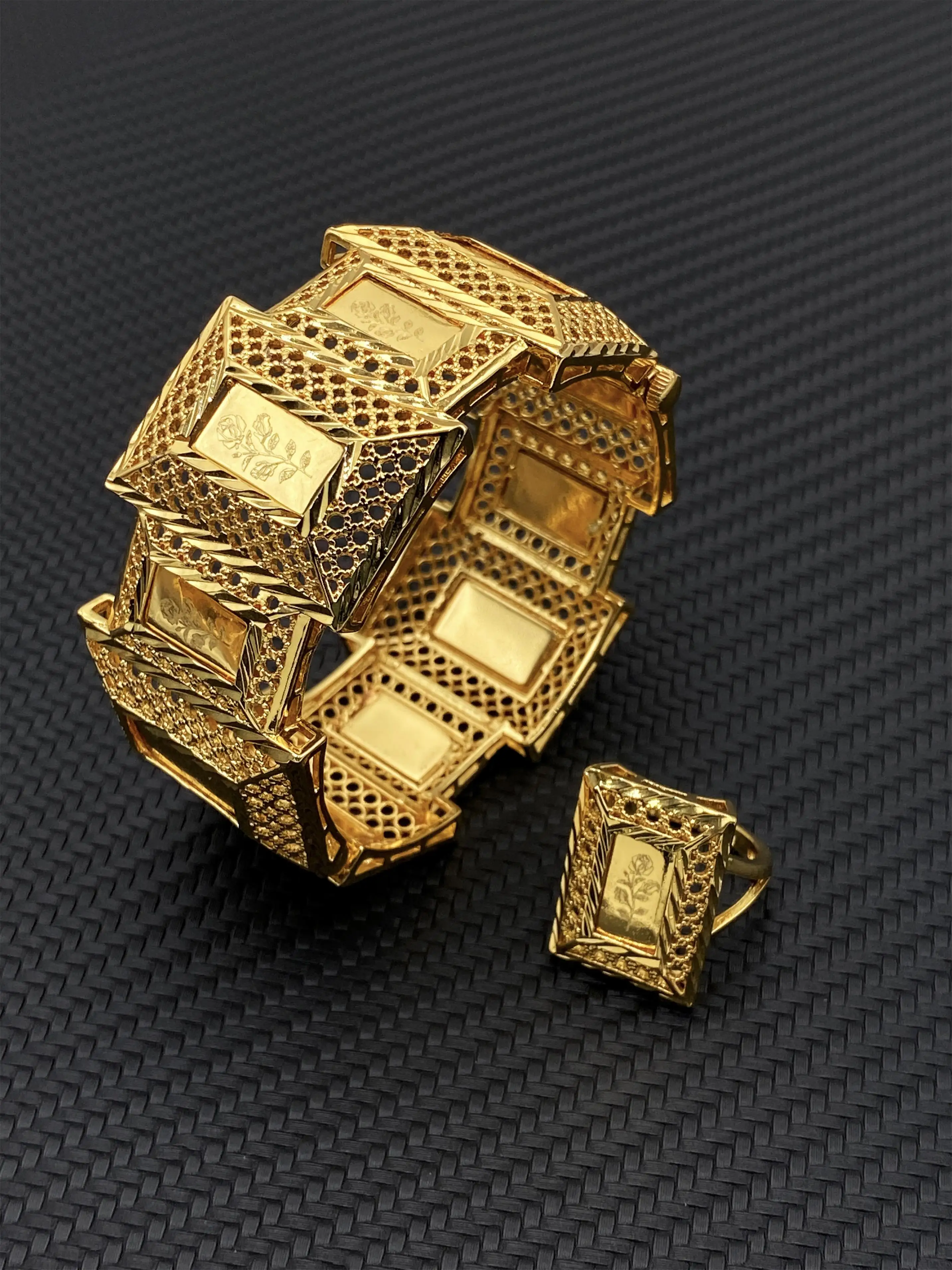 

Dubai Golden African Style Bracelet, Shiny Zircon Stone, Perfect Gift For Parties, Suitable For Proposal Occasions Jewelry