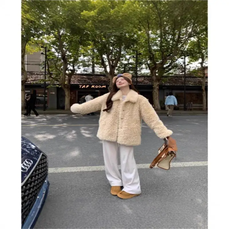 Roupa diária ao ar livre 2025 nova pele do falso lã de cordeiro outono inverno casaco feminino estilo coreano lapela grosso quente fofo solto design topos