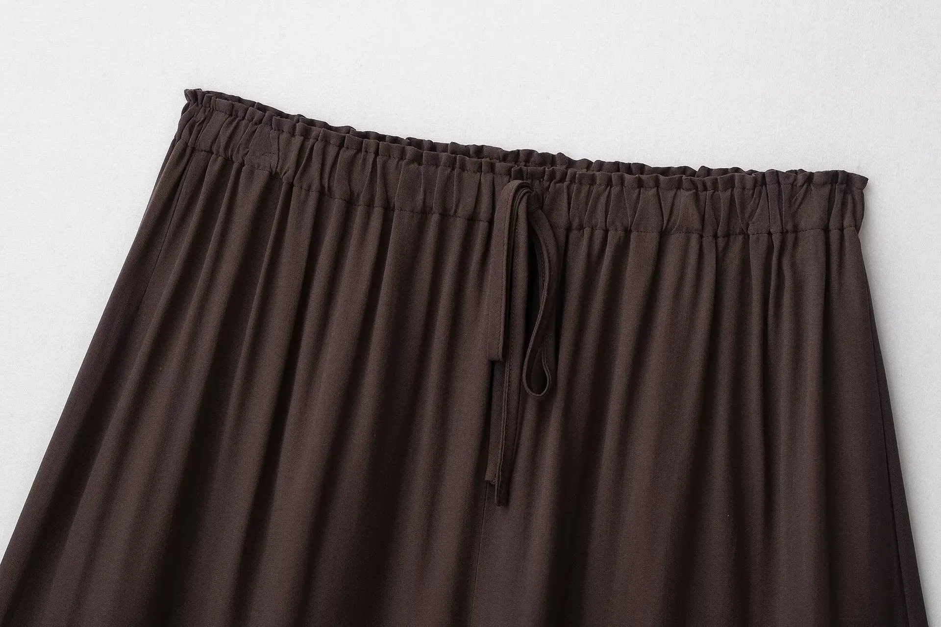 Simple temperament elastic waist shorts for women in summer 2025 new high waist wide-leg A-shaped hip slimming strap