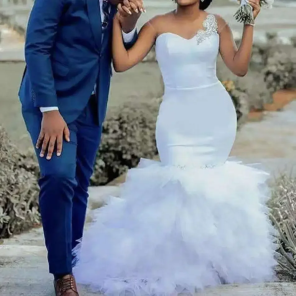 Customized New Arrival Gorgeous African Mermaid Wedding Dresses Elegant Plus Size O Neck Sleeveless Fish Tail Bridal Gowns 2024