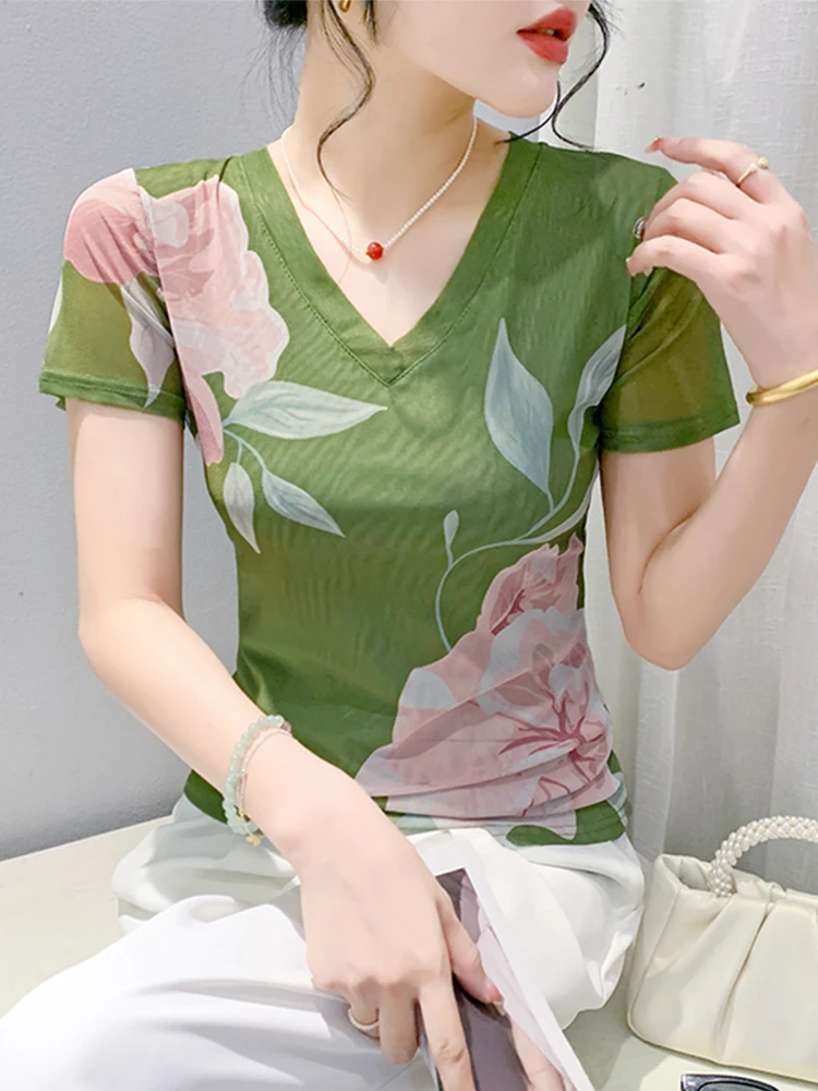 슬림핏 여름 얇은 티셔츠 여성용 섹시한 V넥 프린트 탑 탄력 있는 꽃무늬 디자인 출퇴근 캐주얼웨어