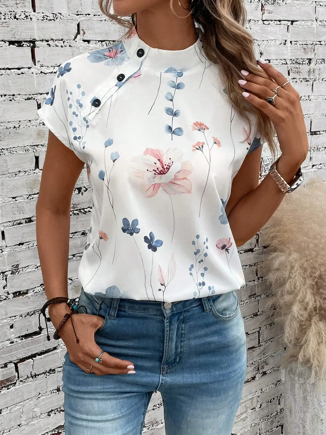 Women\'s temperament, fashionable flower print,2024 new neckline,unique button casual top shirt,  spring and summer style