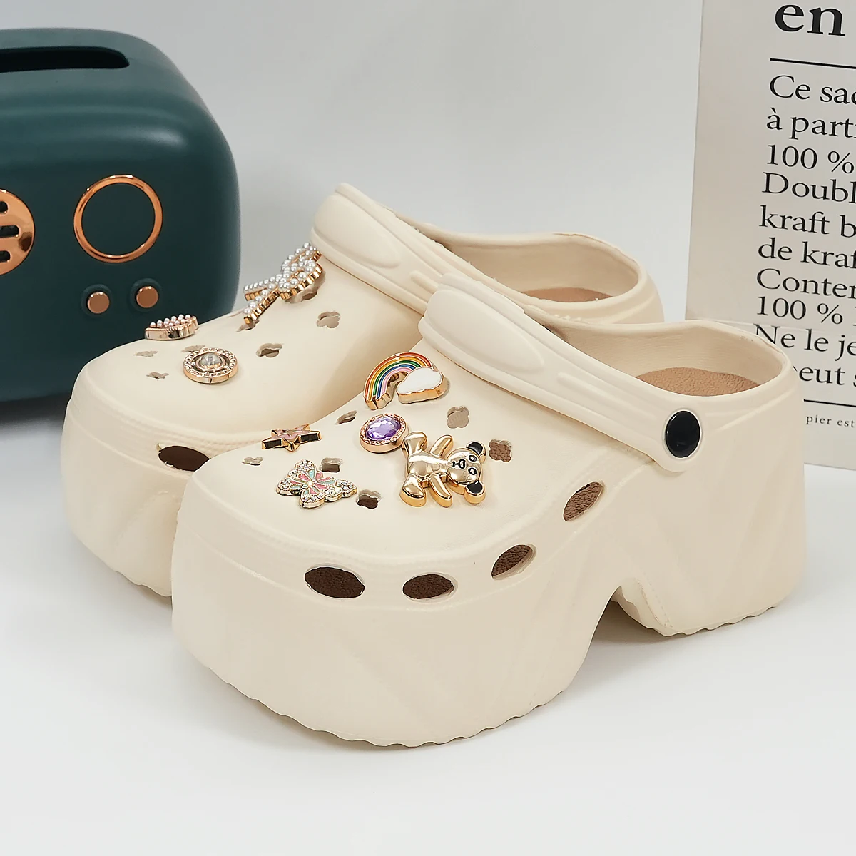Summer New Cartoon Rainbow Golden Bear Fashion Versatile Eva Clogs for Women, Outdoor Casual Slippers, Thick-Soled Non-Slip Height-Increasing Closed-Toe Sandals 8809