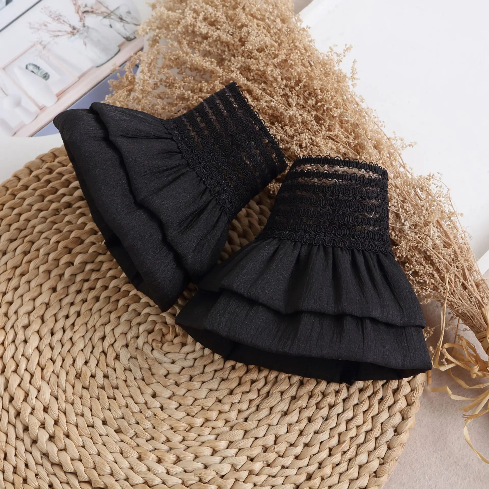 

Nail Art Shooting Props Layered Detachable False Flared Sleeves To Take Nail Photos Double Layer Wrist Cuffs Manicure Hand Decor