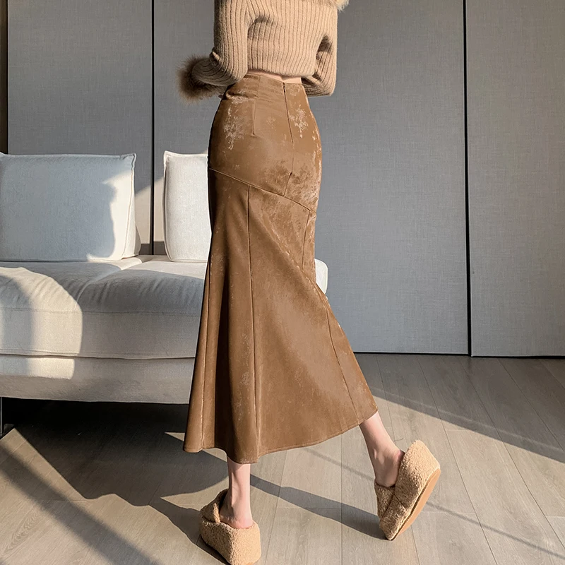 2023 Autumn/Winter Slim Pleated Sexy Wrapped Hip Skirt Mid length Dark Flower Leather Skirt Half length Skirt Fishtail Skirt