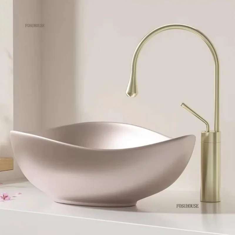 

Minimalist High-end Bathroom Sinks Ice Berry Pink Creative Ceramic Above Counter Basin Bathroom Furniture Balcony Wash Basin