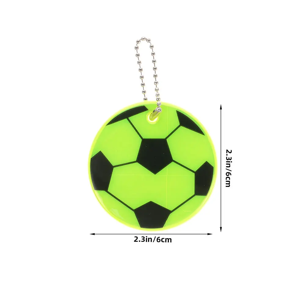 20 pçs futebol reflexivo chaveiro pingente design de futebol mochila ornamento para estudantes de segurança ao ar livre refletores em miniatura tote