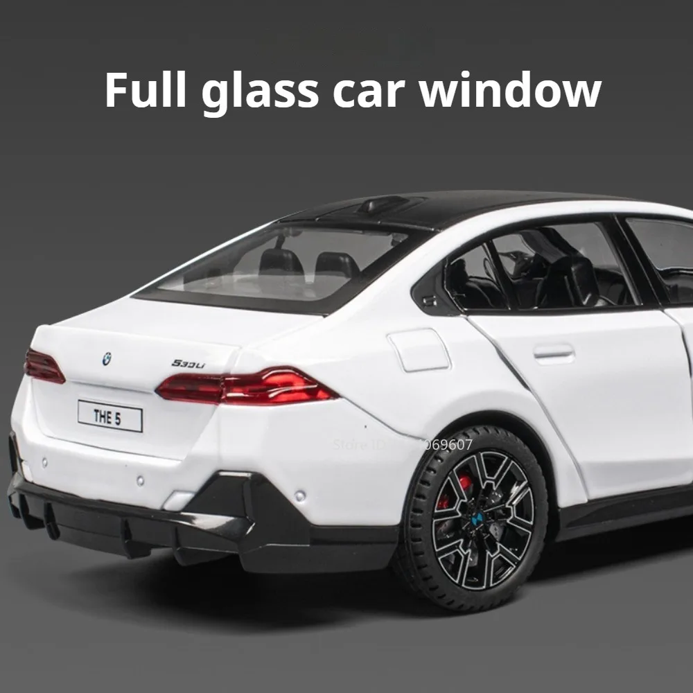 Modelo de juguete 1:24 530LI 760LI, coches en miniatura de Metal fundido a presión, luz de sonido, volante delantero, extraíble para niños, regalos de navidad