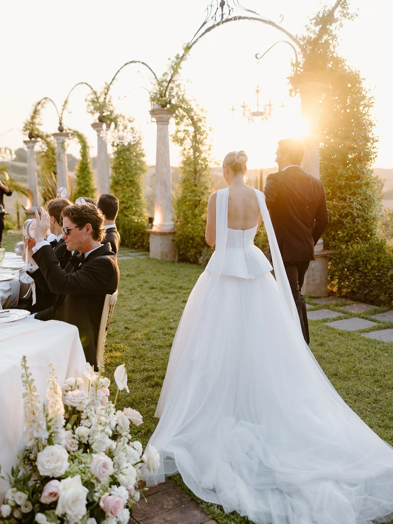 Customized Strapless A Line Wedding Dress Sleeveless Corsrt Bride Gown Puffy Tulle Skirt Vestidos de novia