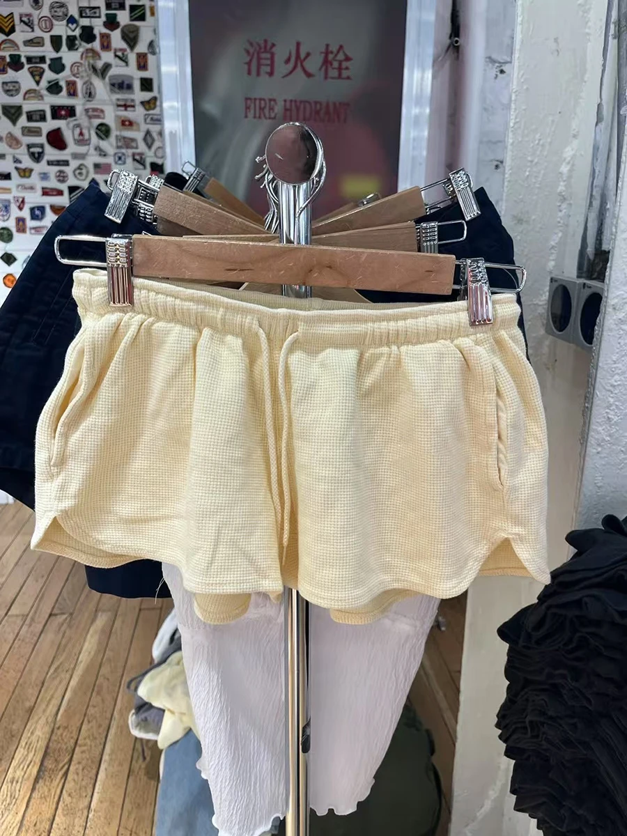 วาฟเฟิลสีเหลืองหลวมกางเกงขาสั้นผู้หญิงฤดูร้อนใหม่ Casual Drawstring Elastic High เอวกีฬาสั้นหวาน CutePreppy สไตล์สั้นกางเกง