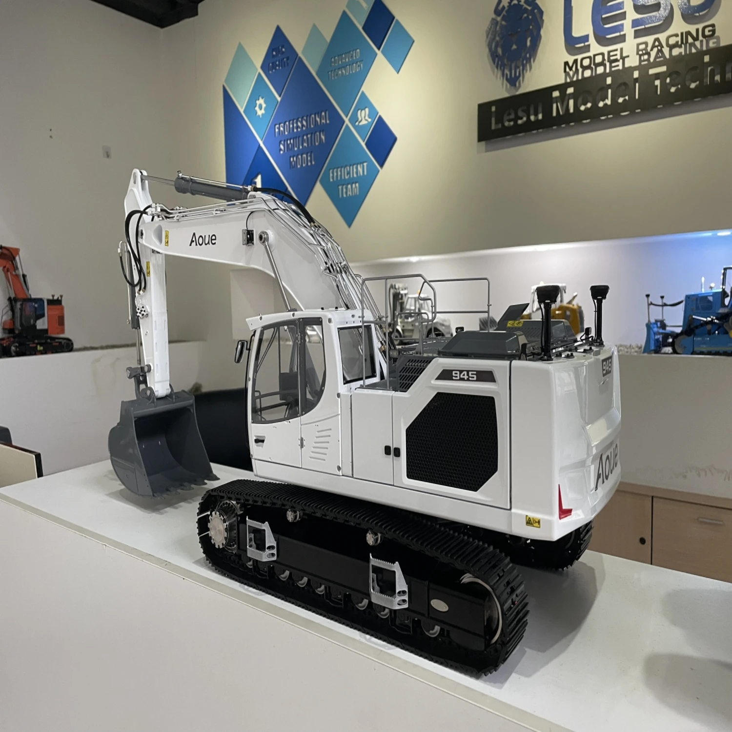 LESU RC Hydraulic Excavator 1/14  Radio Control RTR LR945 Construction Vehicles FlySky PL18EV Lite Painted Assembled Toy TH22637