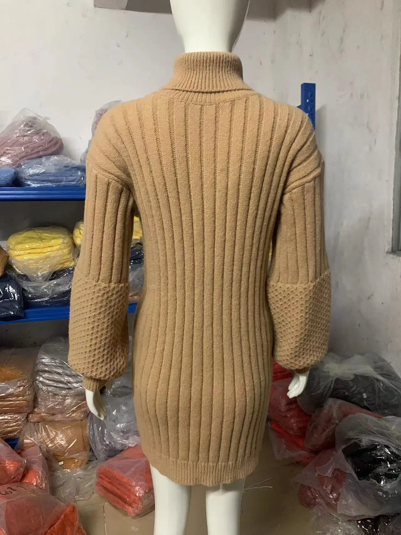 فستان نسائي محبوك جديد لعام 2026، أنيق وعملي للارتداء اليومي، بياقة عالية ولون موحد، فضفاض ومريح