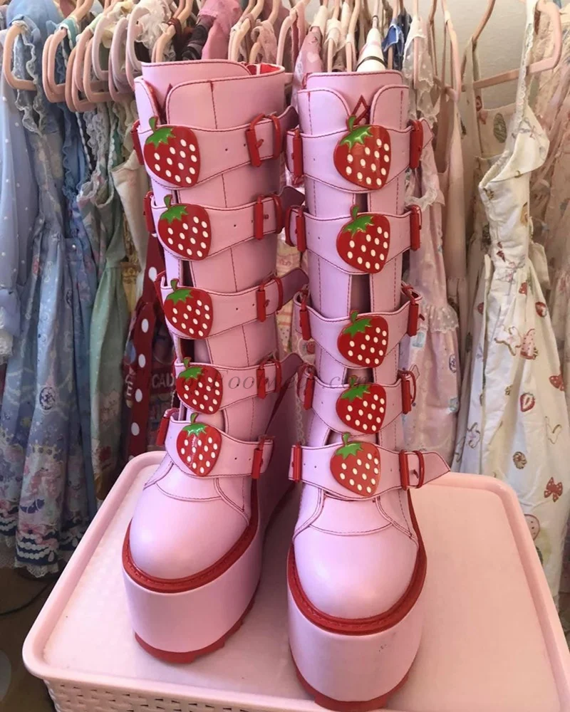 Botas hasta la pantorrilla con plataforma dulce y hebilla de fresa rosa, cuñas de cuero blanco con cremallera, Botas Largas de talla grande, zapatos de Cosplay/Lolita/fiesta