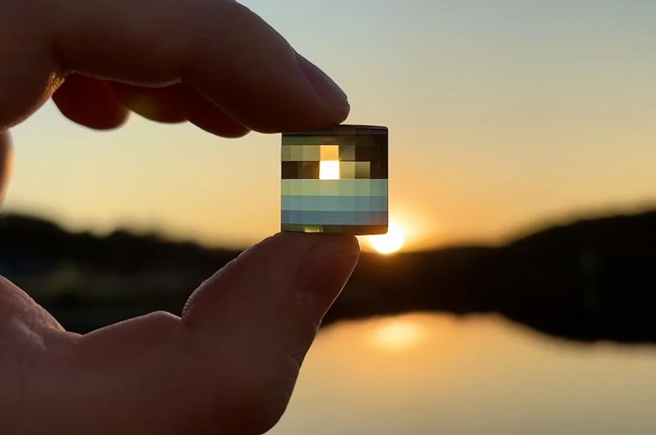 Pixel Prism Lens,Transform Views into Pixel Art,High-Quality Crystal for Creative Photography,Portable and Unique Gift Ide