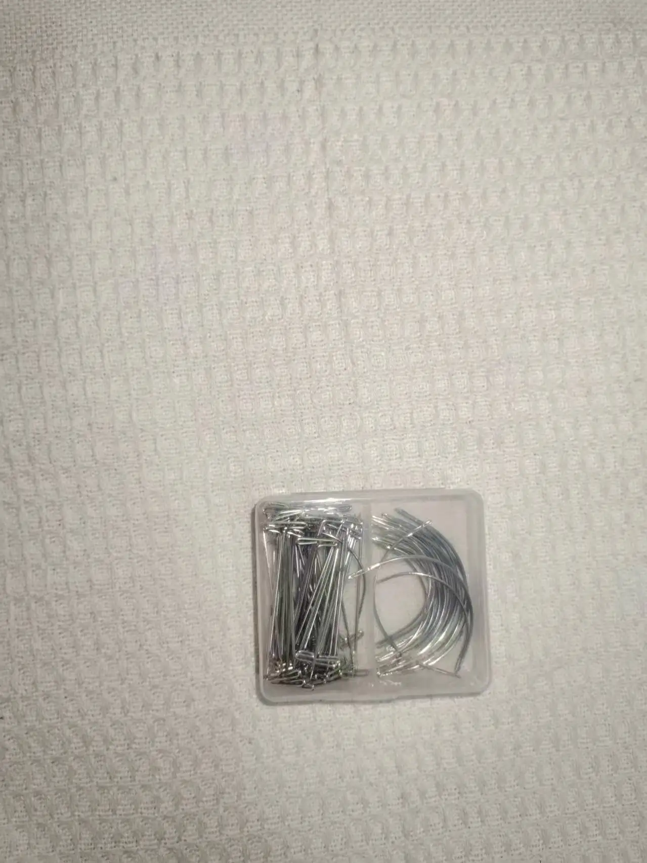 70 pieces T & C curved wig making pins needles set with storage case for secure hair weaving wig making blocking knitting