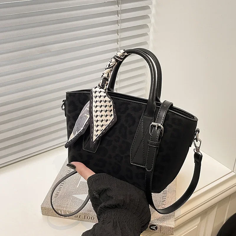 2025 Vintage Bucket Bag, Fashion Top Handle Purse for Women, Commuter Crossbody Tote, Versatile Day to Night Bag, Textured Sling