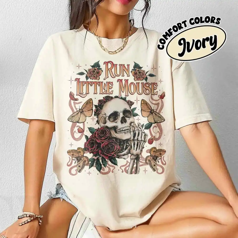 Run Little Mouse Comfort Rose Skeleton Unisex Top Dark Romance Book Lover ของขวัญ Vintage Dark Academia Bookish เสื้อ Streetwear