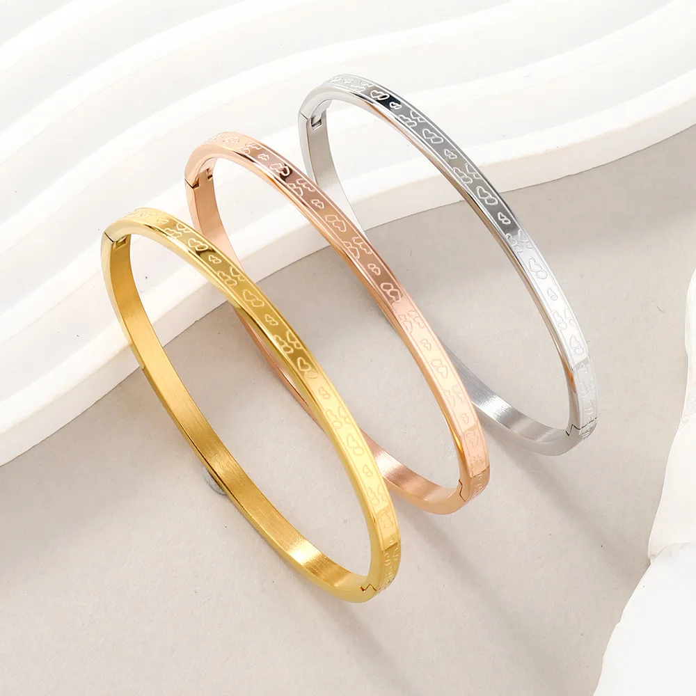 

The New Stainless Steel Jewelry Beautifully Corroded Heart-to-heart Love O-buckle Couple Bracelet 2025 Women Bangles for Women