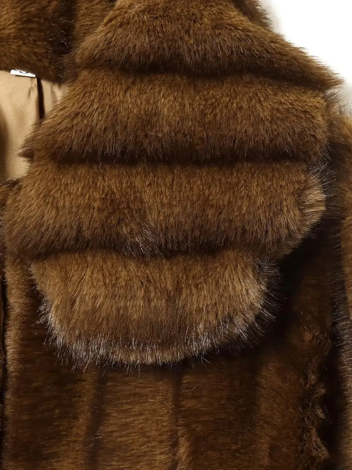 سترات نسائية أوروبية أنيقة لخريف وشتاء 2026 مصنوعة من الفرو الصناعي والبني سترات قصيرة للسيدات فاخرة عتيقة بأكمام طويلة معاطف دافئة ملابس خروج