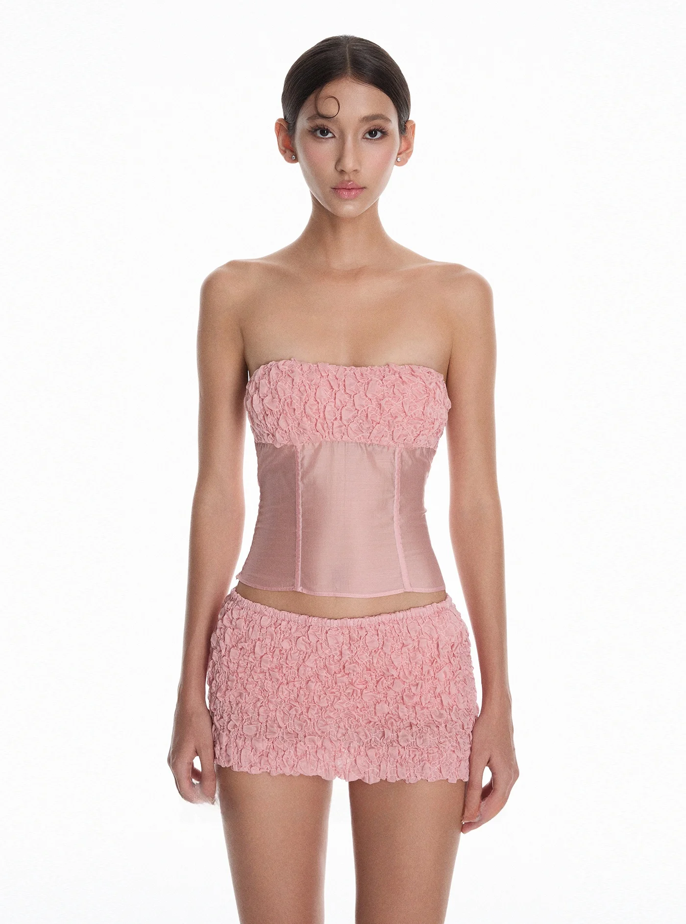 

Комплект Tagkita: светло-розовый топ-бюстье с 3D-лепестками и короткая юбка, из полиэстера, летняя коллекция