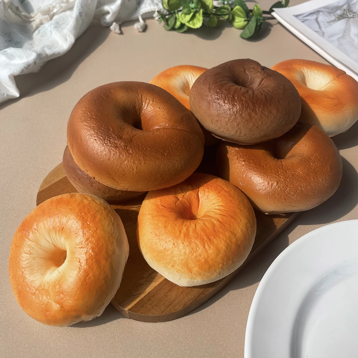 10cm Künstliches Bagel-Brot 3er-Pack Gefälschtes Lebensmittelmodell Simulierter Bagel Fotografie-Requisiten Heimküche Bäckerei Display Deko Ornament – Detail 5