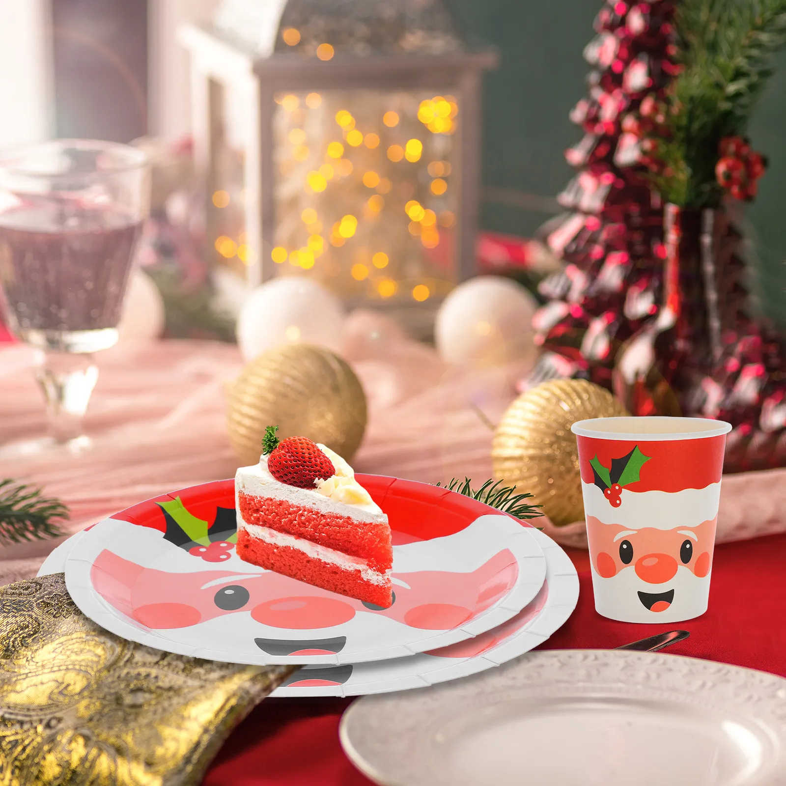 1Set Christmas Tableware Kit Disposable Elegant Pattern Party Supplies for Xmas Celebration Dinnerware Set No Need to Clean