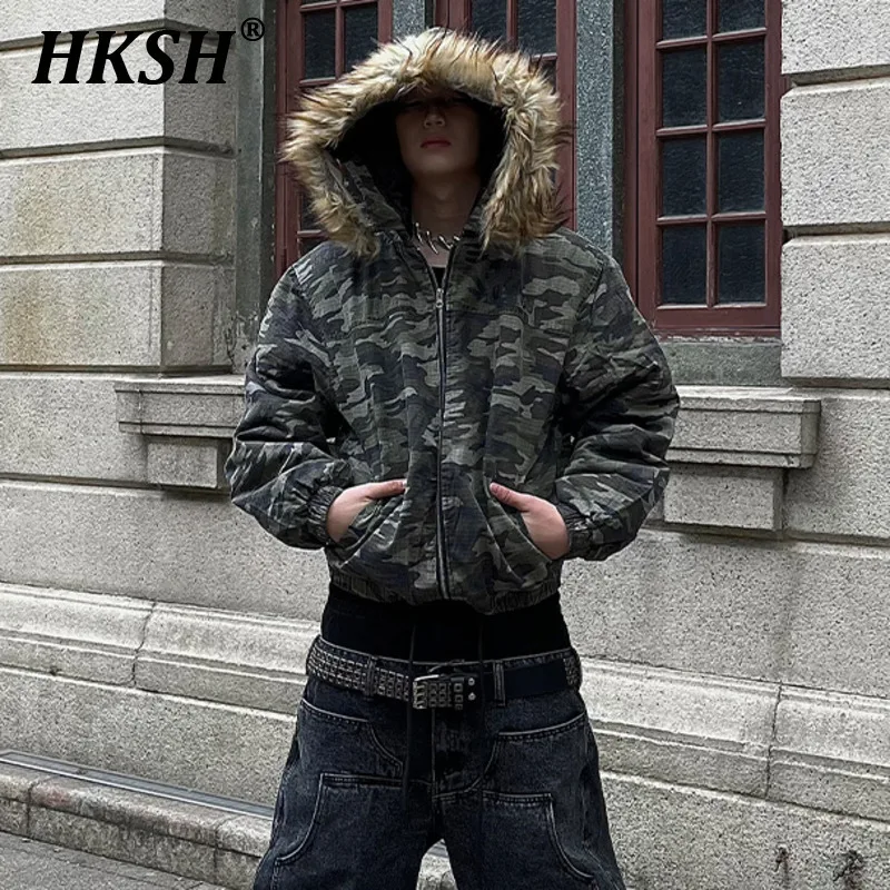 

HKSH Spring Autumn New Men Tide Retro Camouflage Letter Detachable Fur Collar Short Cotton Jacket Thick Casual Chic Coats HK5878