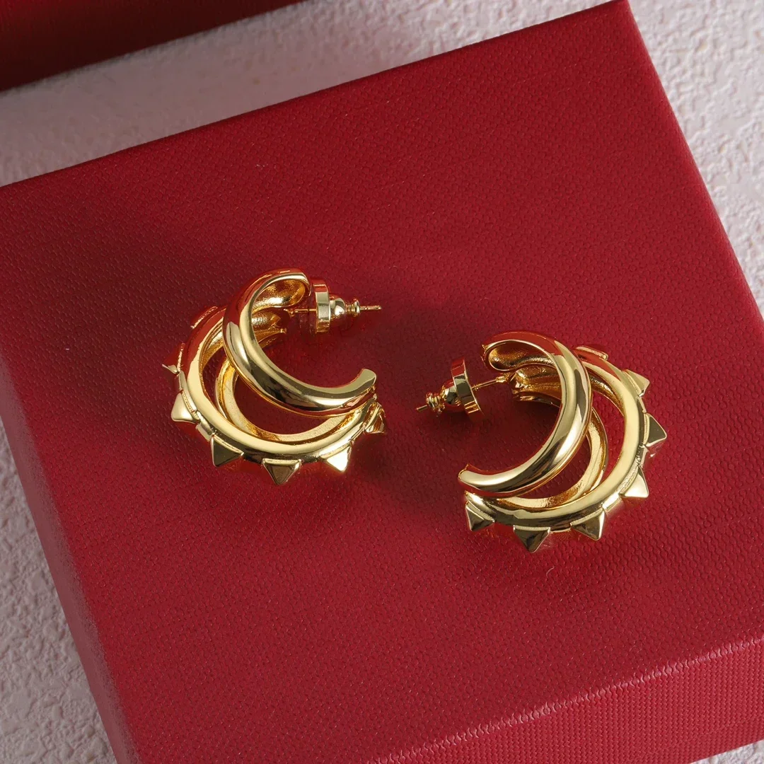 Fashion Classics Designer Metal Rivet Curved Gold Earring Woman European Luxury Jewelry Gift Trendy