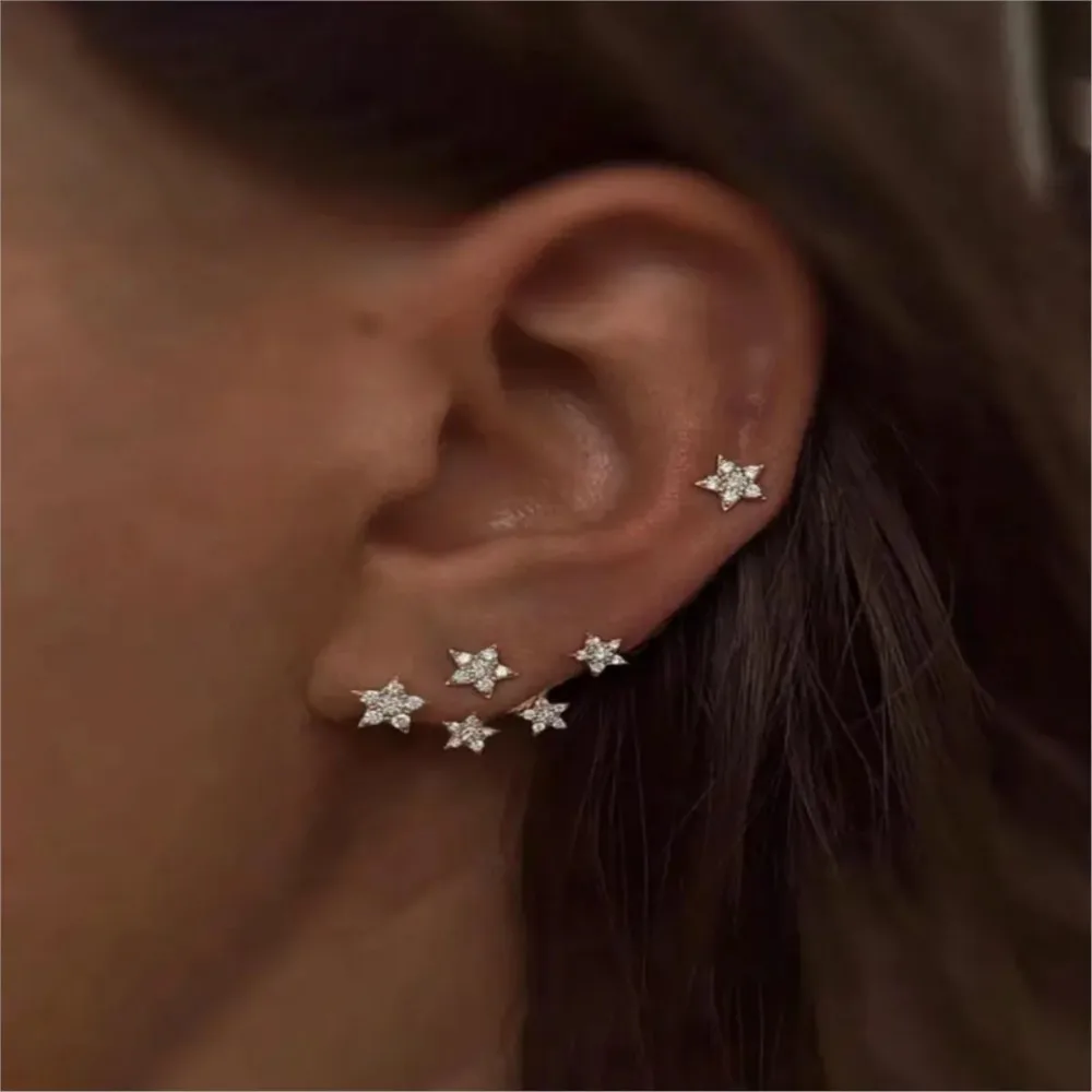 Women's White Star-Shaped Stud Earrings, Simple Fashion