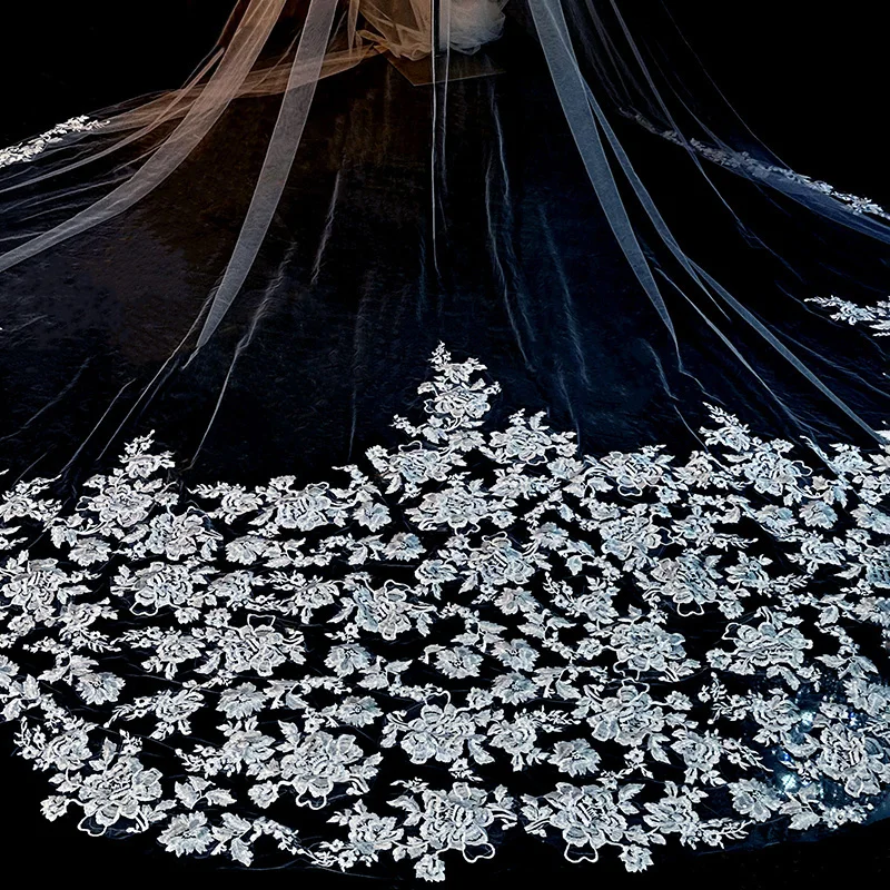 Gorgeous Cathedral Wedding Veils Lace Appliqued Edge Soft Tulle Hair Accessories Long Floral Bridal Veil With Comb