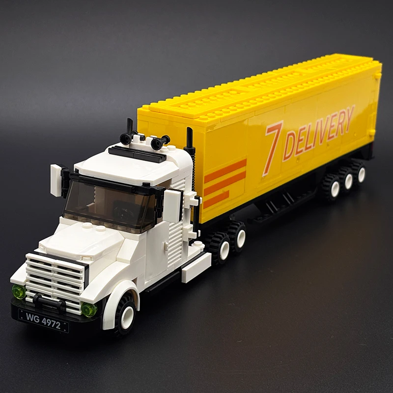 

Набор строительных блоков «Городской логистический грузовик»: модель тяжеловесного контейнеровоза-полуприцепа, конструктор, подарок