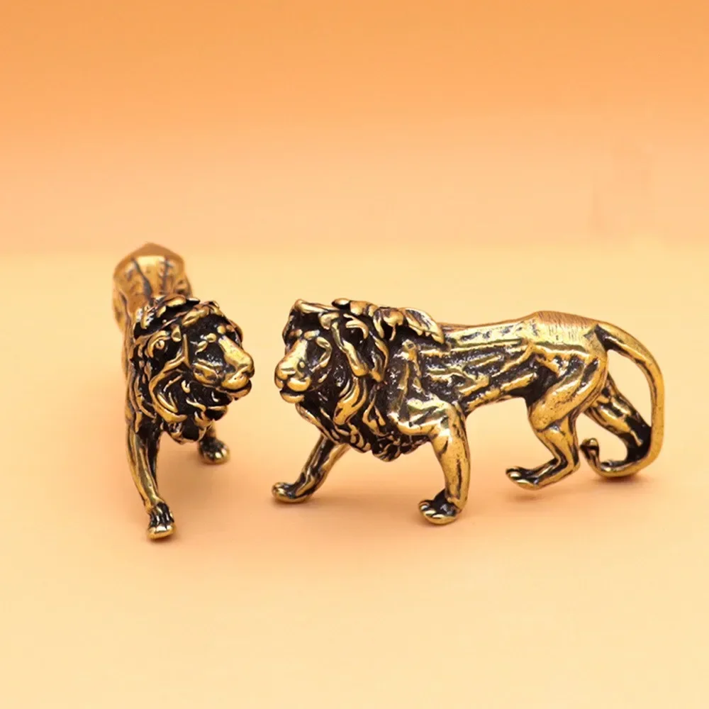 Antique Copper Lion Miniature Figurines Vintage Brass Mini Lion Keychain Pendant Statue Desk Ornaments Home Decor Crafts Gifts