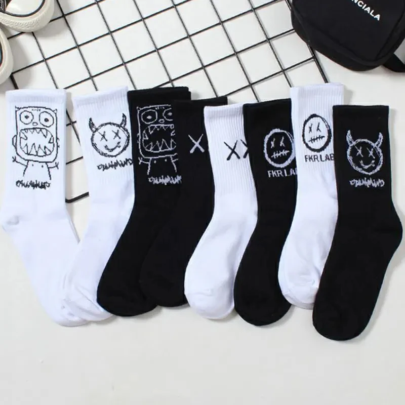 CHRLEISURE 8 Pairs/Set Socks Men\'s Black And White Socks Trend Cartoon Long Tube Comfortable Breathable Couple Socks