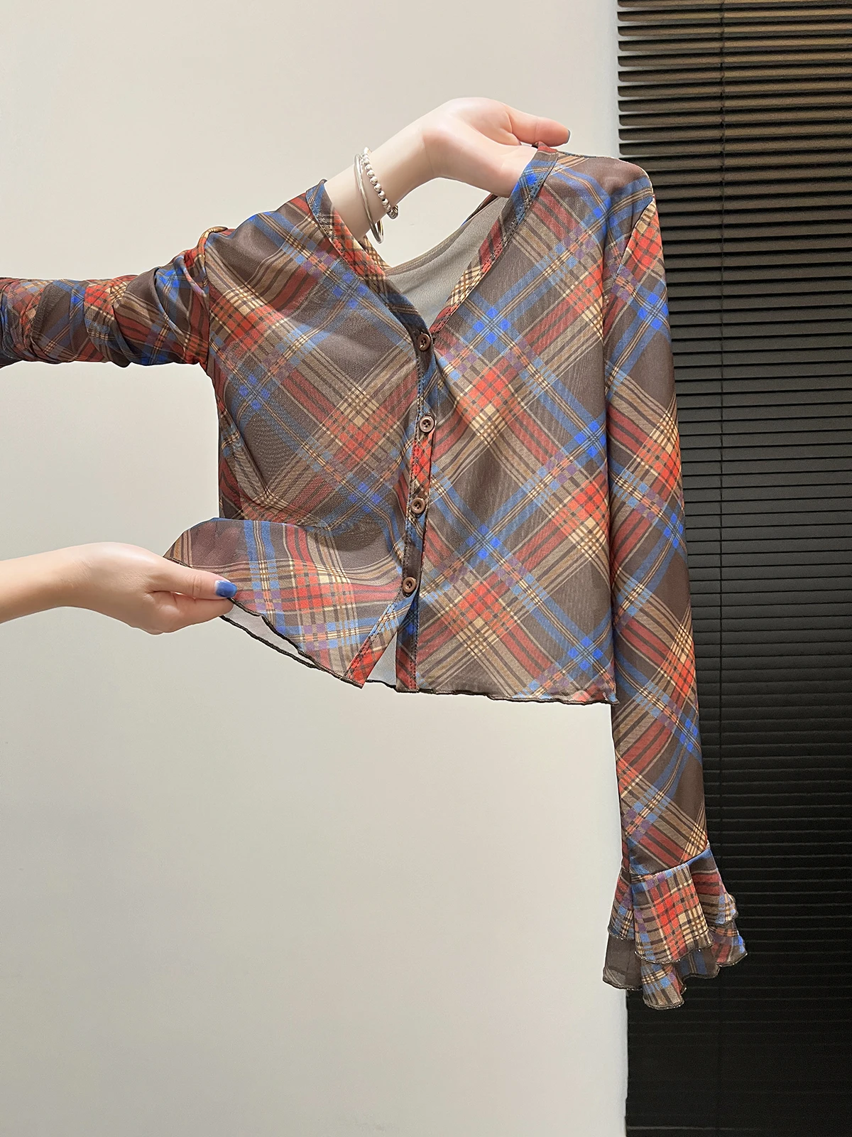 

Retro Plaid Long Sleeve Women's T-Shirt Thin Summer New Fashion Sun Protection Cardigan Self-Keeping Style Korean Design