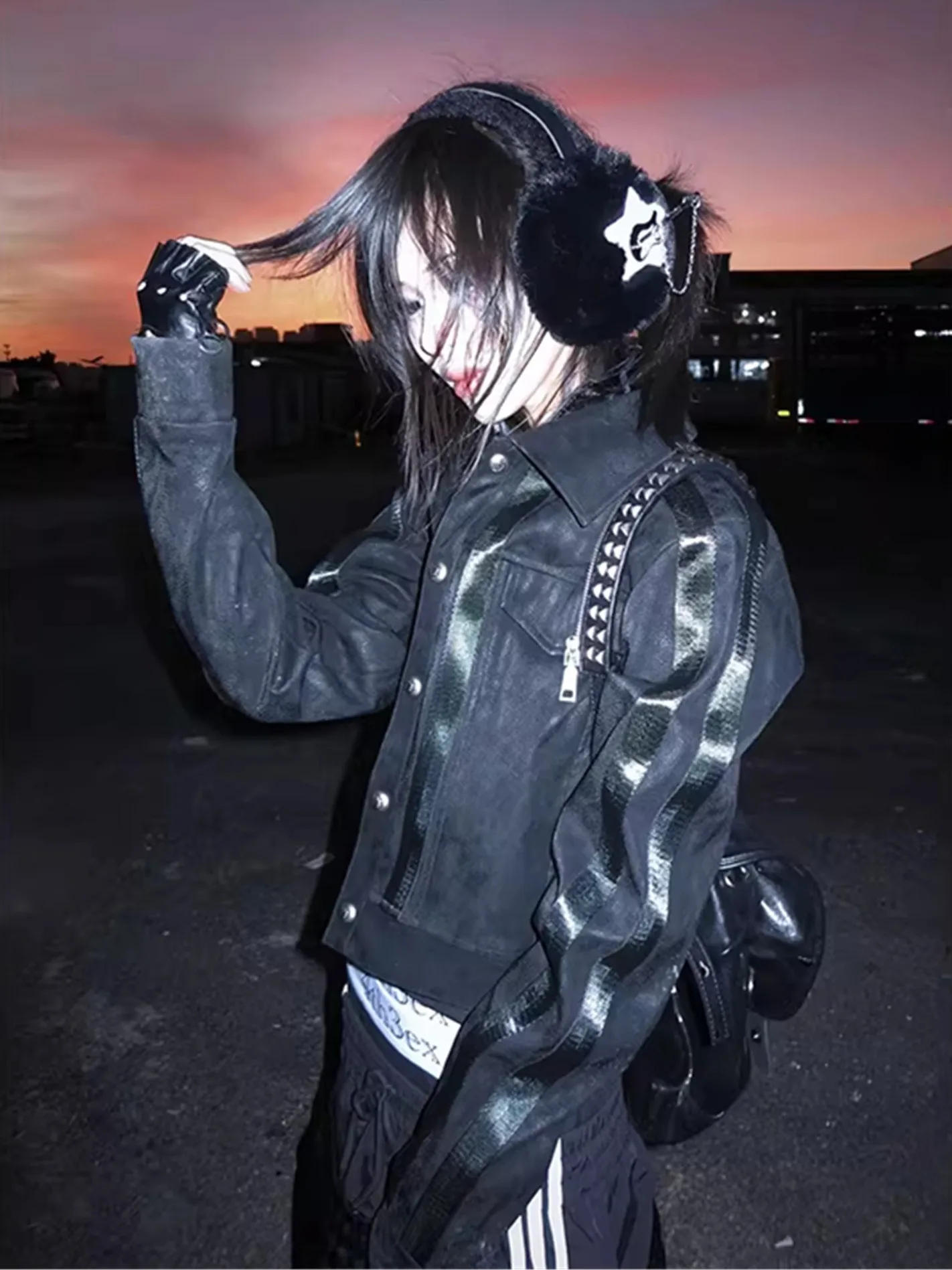 

Ретро-куртка в американском уличном панк-стиле из черной кожи с коротким рукавом и дизайнерскими вставками, парная куртка, молодежный тренд