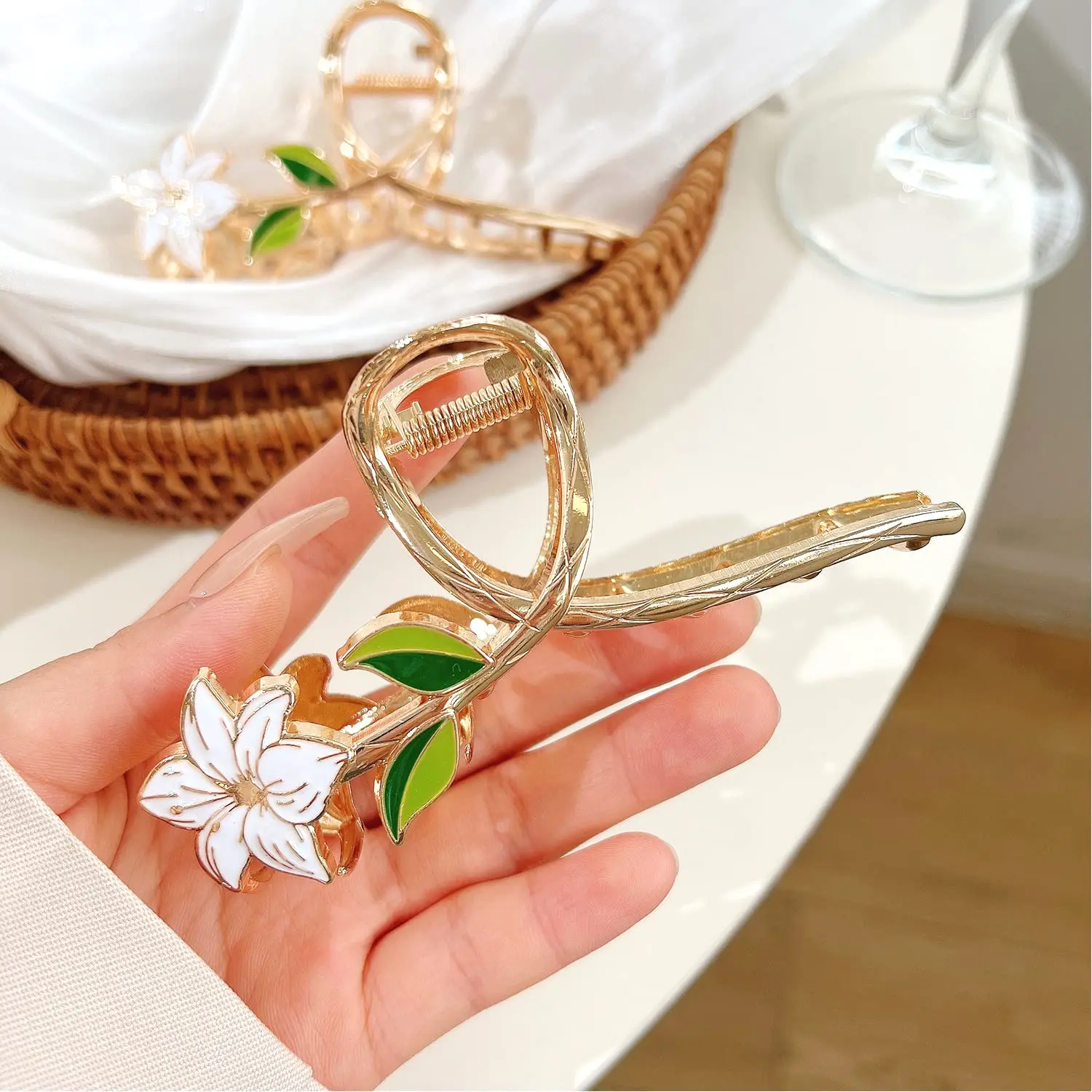 Pinza para el pelo de flor de Metal a la moda para mujer, pinzas para el pelo decorativas de lirio blanco elegante, pinza para cola de caballo,