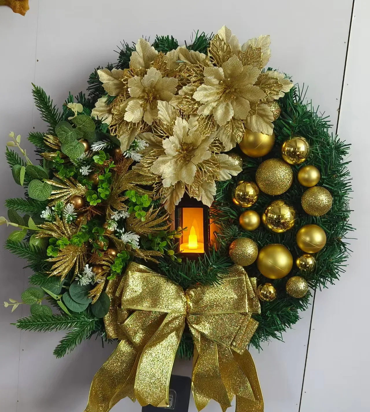 40 cm Weihnachtskranz mit Laterne, Haustürgirlande mit großer Schleife, saisonale Verzierung, Weihnachtsdekoration für Haustürwand – Detail 6