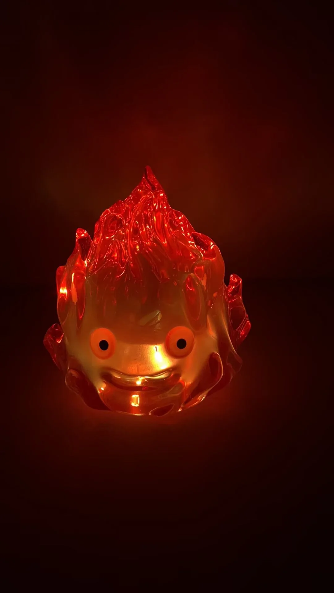 Flame Calcifer, fünffarbige, leuchtende Anime-Figuren, Feuerdämon, klassisches Anime-Modell, Dekorationsfigur, Sammlerstück, Spielzeug, Weihnachtsgeschenk. – Detail 1