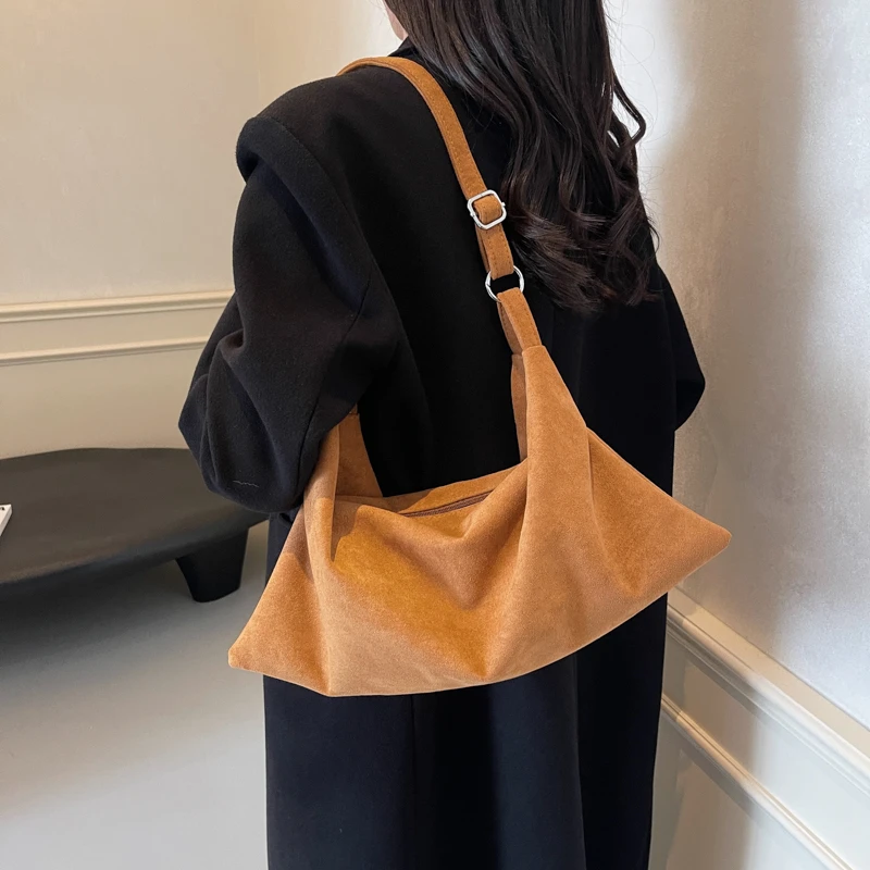 

High End Frosted Dumpling Bag for Autumn and Winter Versatile and Large Capacity Retro Crossbody Bag