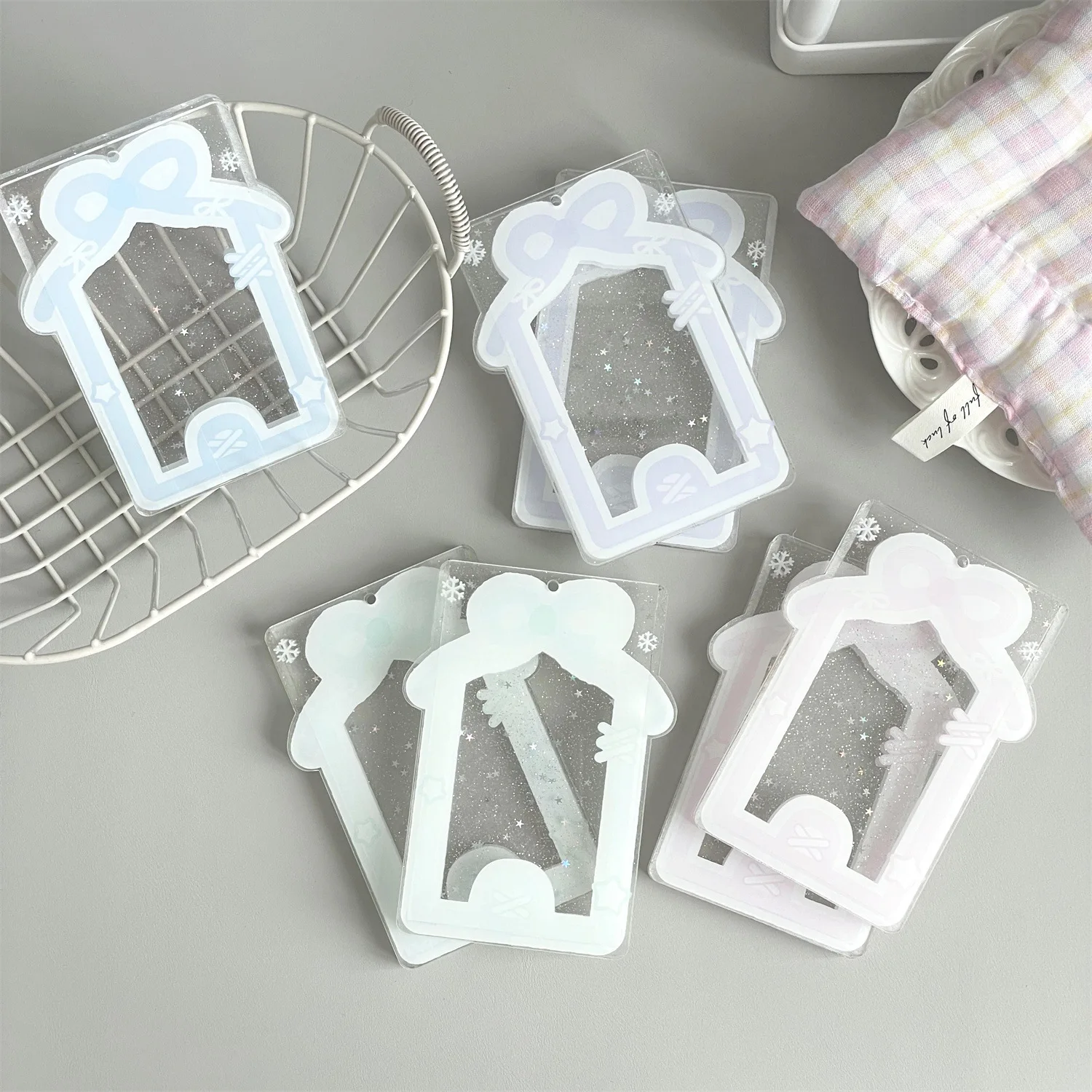 حامل بطاقات الصور على سطح الطاولة من الأكريليك Kpop إطار عرض DIY إطار صورة قائم لمحبي موسيقى البوب