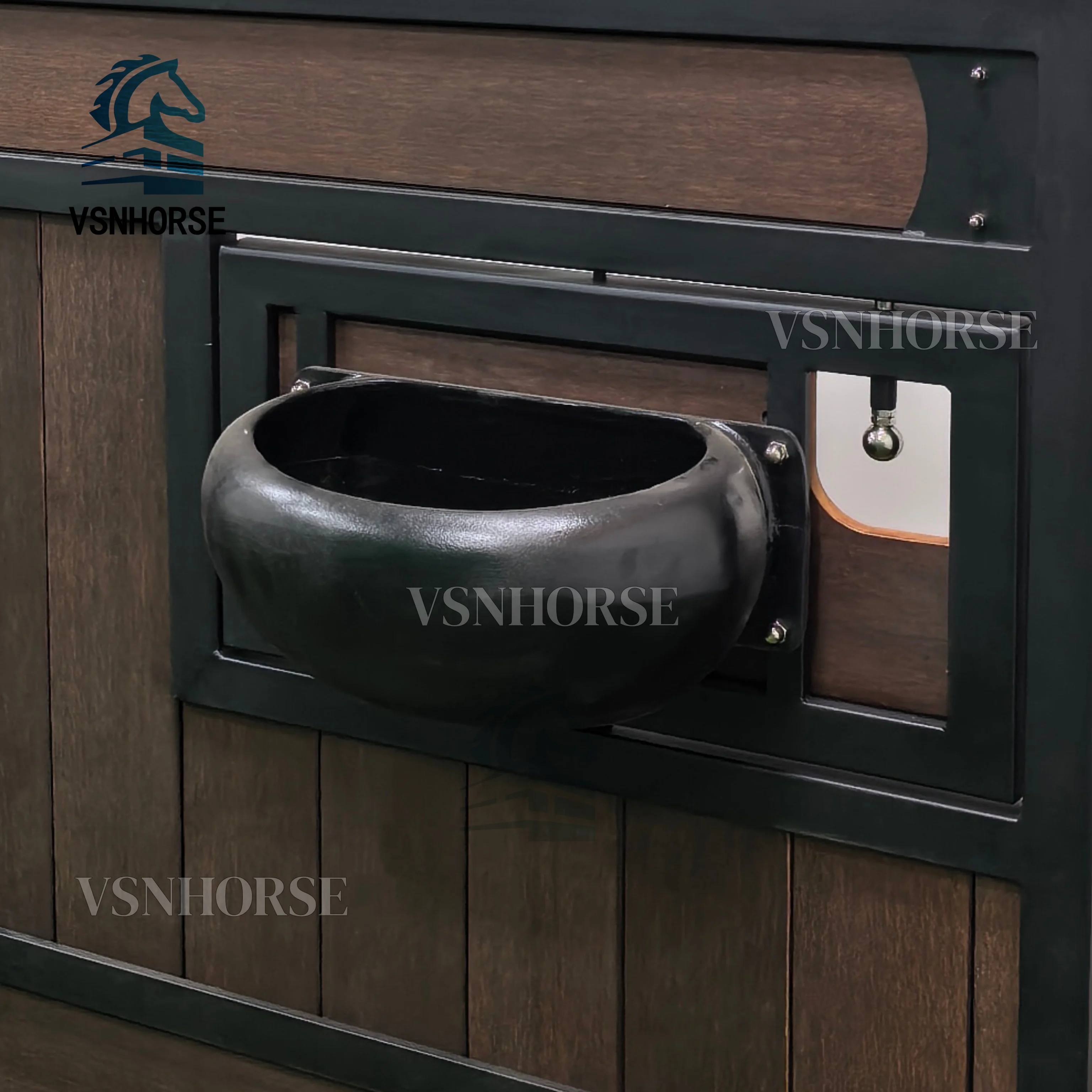 High-Performance Aluminum Horse Feeder Strong Mounting Brackets Indoor and Outdoor Use
